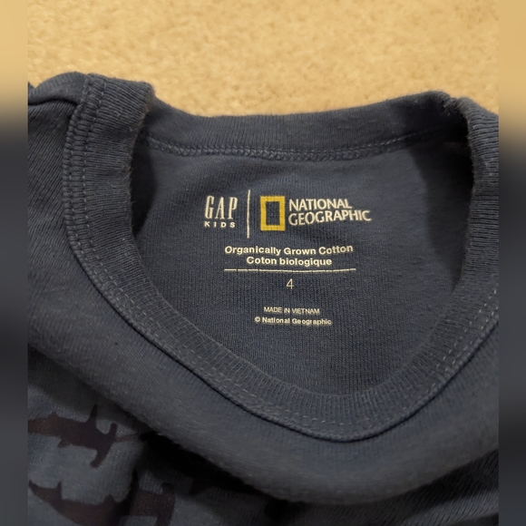 2/$15 GAP|National Geographic Pajamas Set with Sharks - Picture 4 of 10